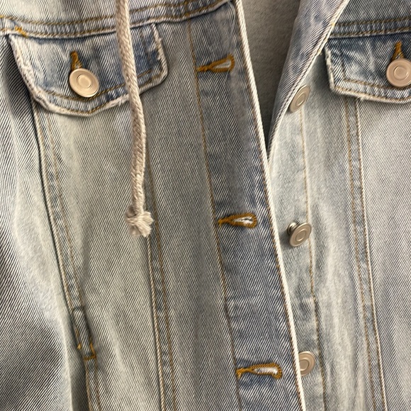 Juniors Love Tree Denim Jacket Sweater With Removable Hood Cropped Medium - Picture 4 of 7